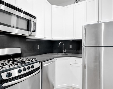 East 95th street + 3rd Avenue - Photo Thumbnail 1
