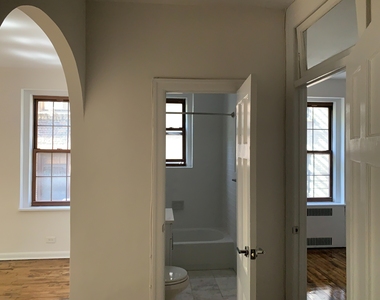 Brooklyn Heights/Brooklyn Downtown - Photo Thumbnail 2