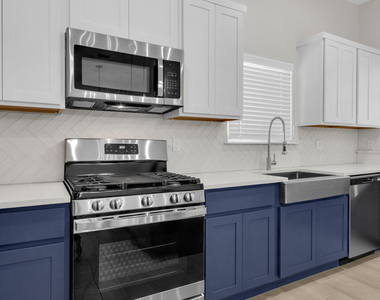 13931 Sky Harbor Avenue - Photo Thumbnail 14