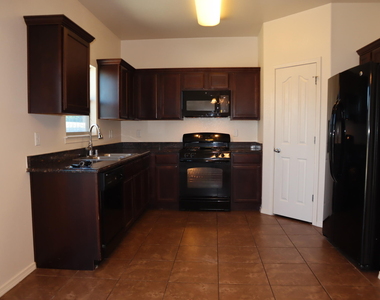 5036 Copper Ranch Avenue - Photo Thumbnail 6