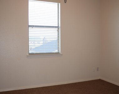 5036 Copper Ranch Avenue - Photo Thumbnail 14