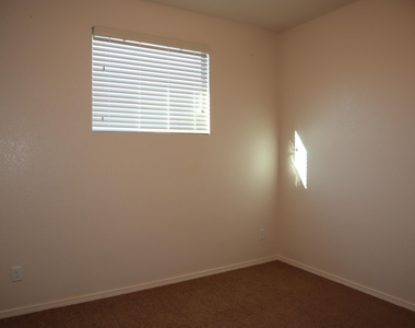 5036 Copper Ranch Avenue - Photo Thumbnail 13