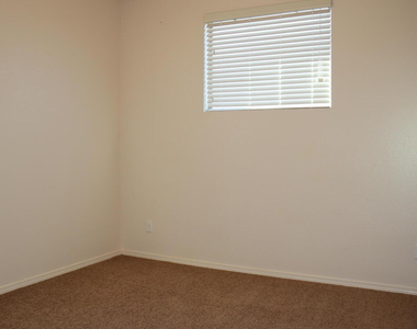 5036 Copper Ranch Avenue - Photo Thumbnail 12