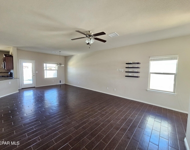 2217 Furtherpoint Place - Photo Thumbnail 5