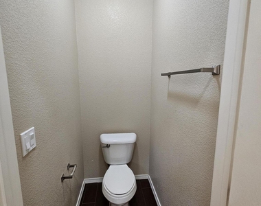 2217 Furtherpoint Place - Photo Thumbnail 13