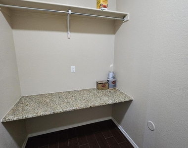 2217 Furtherpoint Place - Photo Thumbnail 15