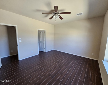2217 Furtherpoint Place - Photo Thumbnail 9
