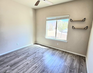 2217 Furtherpoint Place - Photo Thumbnail 18