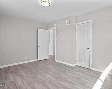5021 Tetons Drive - Photo Thumbnail 15