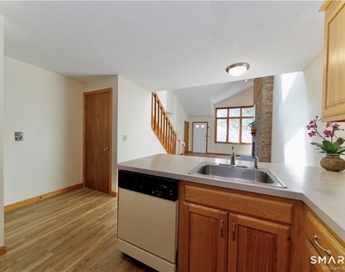 33 Ivy Lane - Photo Thumbnail 6