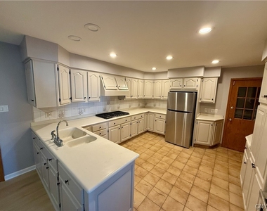 106 Keith Drive - Photo Thumbnail 6
