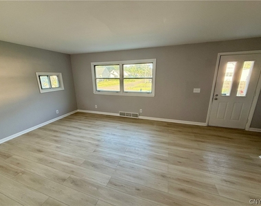106 Keith Drive - Photo Thumbnail 4
