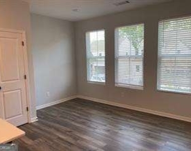 2242 Whistler Way Ne - Photo Thumbnail 4