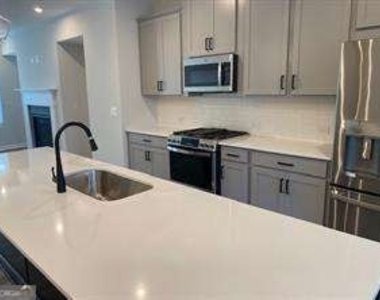 2242 Whistler Way Ne - Photo Thumbnail 2