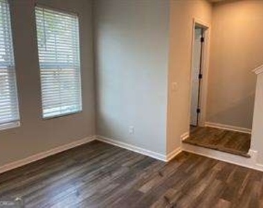 2242 Whistler Way Ne - Photo Thumbnail 5