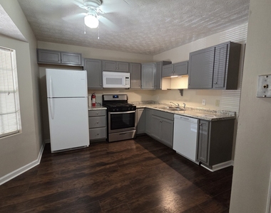 140 Hunters Lane - Photo Thumbnail 5
