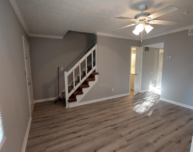 140 Hunters Lane - Photo Thumbnail 3