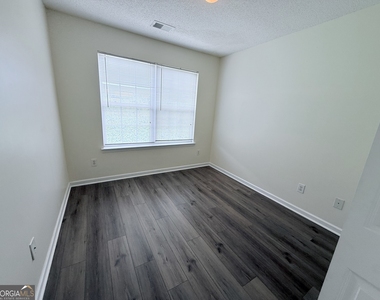 260 Commons Drive - Photo Thumbnail 13