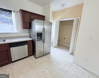 260 Commons Drive - Photo Thumbnail 6