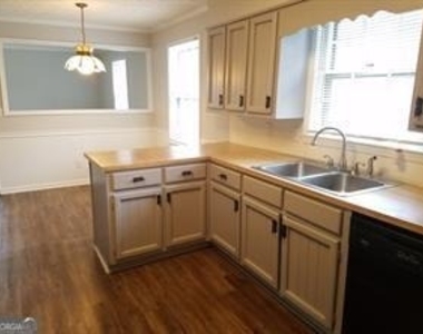 4101 Springlake Circle - Photo Thumbnail 4