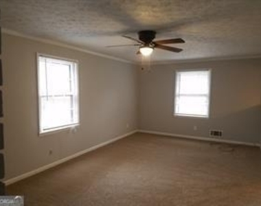 4101 Springlake Circle - Photo Thumbnail 8