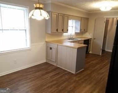 4101 Springlake Circle - Photo Thumbnail 6