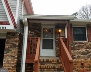 4101 Springlake Circle - Photo Thumbnail 2