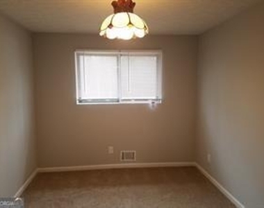 4101 Springlake Circle - Photo Thumbnail 7