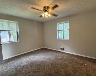 4101 Springlake Circle - Photo Thumbnail 7