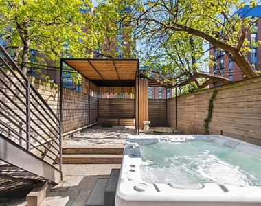 586 Quincy Street - Photo Thumbnail 4