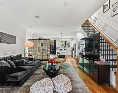 586 Quincy Street - Photo Thumbnail 2