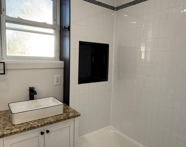 254 Montclair Ave - Photo Thumbnail 4