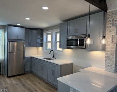 254 Montclair Ave - Photo Thumbnail 7