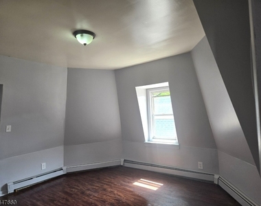 763 W Grand Ave - Photo Thumbnail 6