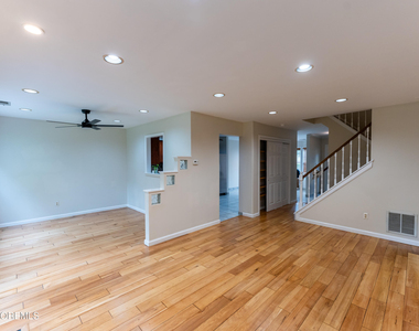 314 Towne Drive - Photo Thumbnail 9