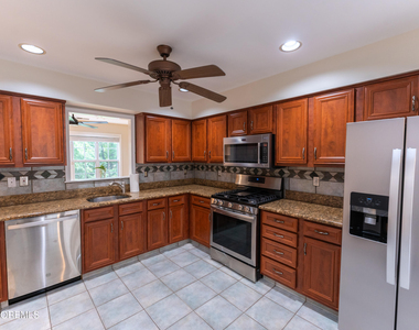 314 Towne Drive - Photo Thumbnail 2