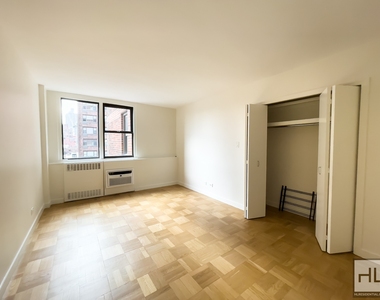 East 79th Street - Photo Thumbnail 3