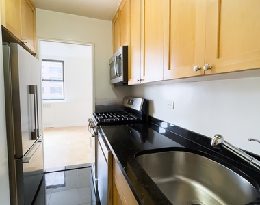 East 79th Street - Photo Thumbnail 9