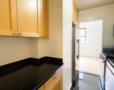 East 79th Street - Photo Thumbnail 8