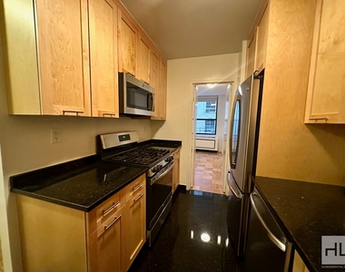 West 87th Street - Photo Thumbnail 7