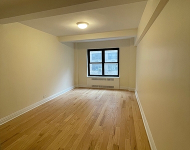 East 56 Street - Photo Thumbnail 1
