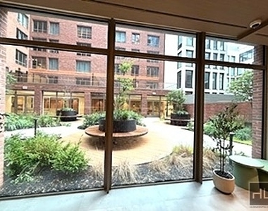 Carroll St - Photo Thumbnail 13