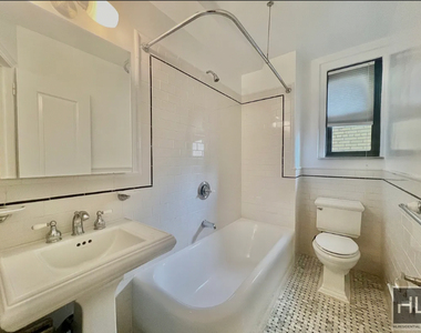 East 68 Street - Photo Thumbnail 4