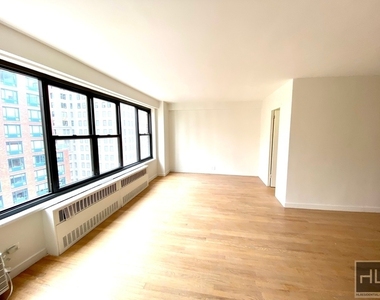 Fourth Avenue - Photo Thumbnail 2