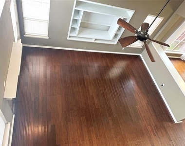 806 Cascades Drive - Photo Thumbnail 7