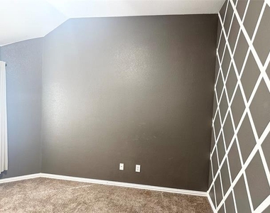 806 Cascades Drive - Photo Thumbnail 22
