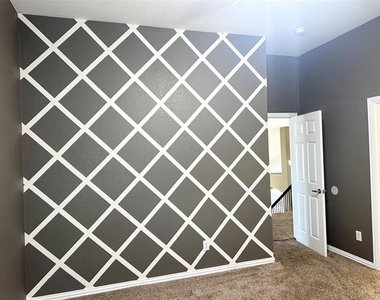 806 Cascades Drive - Photo Thumbnail 23
