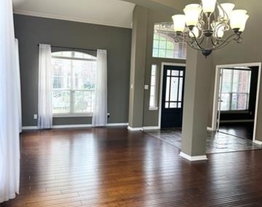 806 Cascades Drive - Photo Thumbnail 4