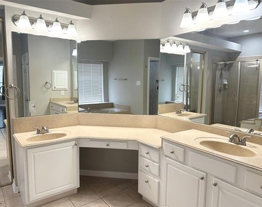 806 Cascades Drive - Photo Thumbnail 17
