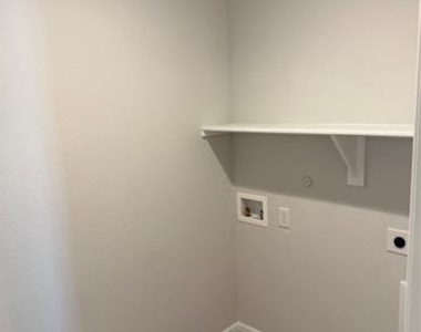 9620 Springmill - Photo Thumbnail 8